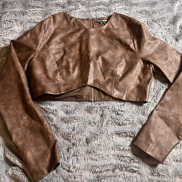 Fashion Nova Tops - Like new fashion nova back zip faux leather crop top